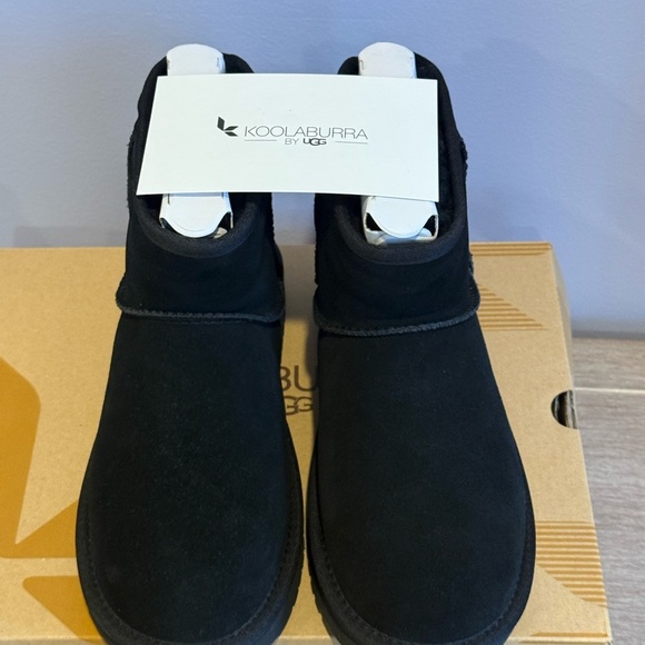 Brand New Koolabura by UGG Classic Black Ankle Boots - Picture 1 of 7